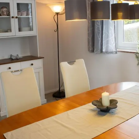 Holiday home Eifeljefoehl *
